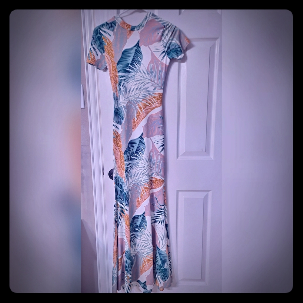 New Summer Maxi dress size small.